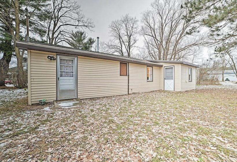 Quaint Frederic Home: Ski, Boat + Hike Nearby