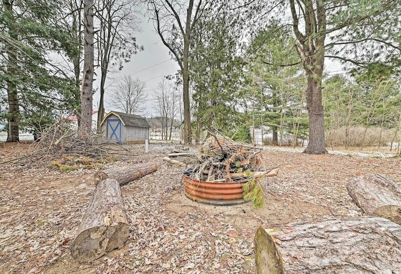 Quaint Frederic Home: Ski, Boat + Hike Nearby