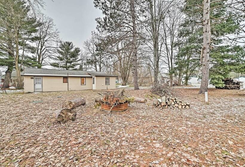 Quaint Frederic Home: Ski, Boat + Hike Nearby