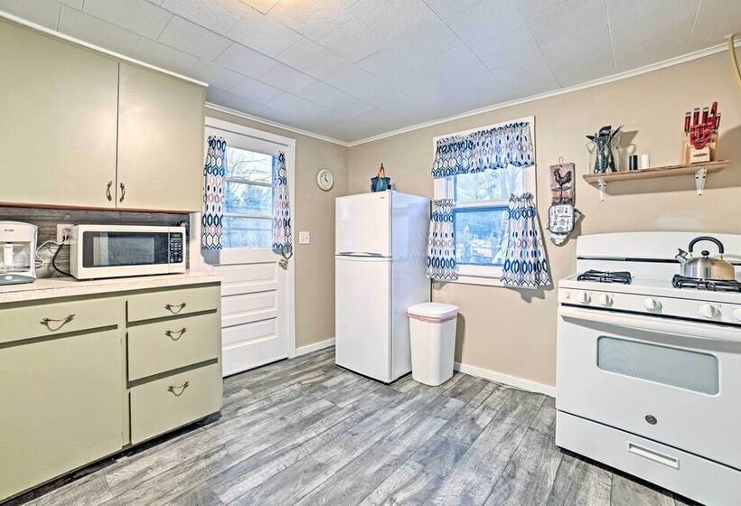 Quaint Frederic Home: Ski, Boat + Hike Nearby