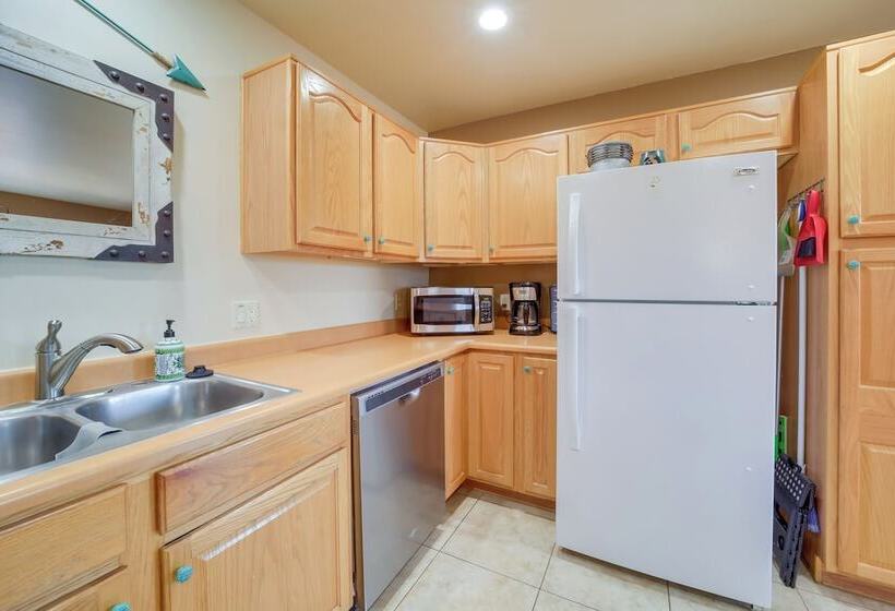 Red Rock Retreat W/ Patio: 3 Mi To Downtown Sedona