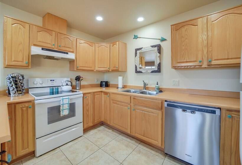 Red Rock Retreat W/ Patio: 3 Mi To Downtown Sedona