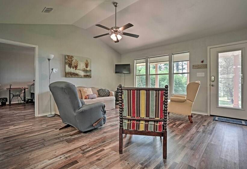 Relaxing Texas Getaway, 1 Mile To Boat Ramp!