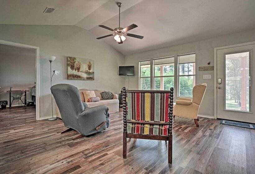 Relaxing Texas Getaway, 1 Mile To Boat Ramp!