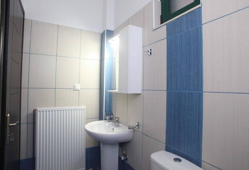 اقامتگاه Charming 4 Bed House In Nikiana
