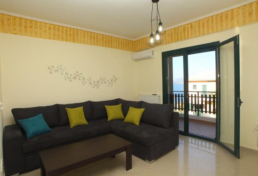 레지던스 Charming 4 Bed House In Nikiana