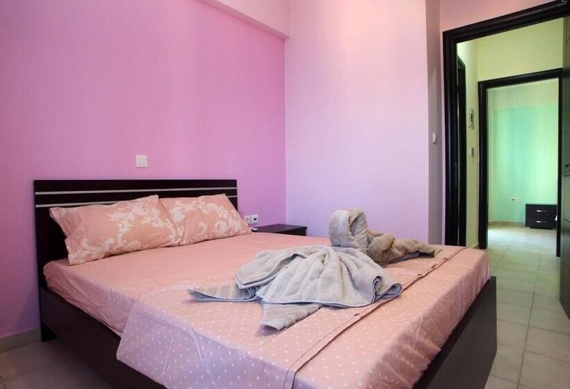 اقامتگاه Charming 4 Bed House In Nikiana