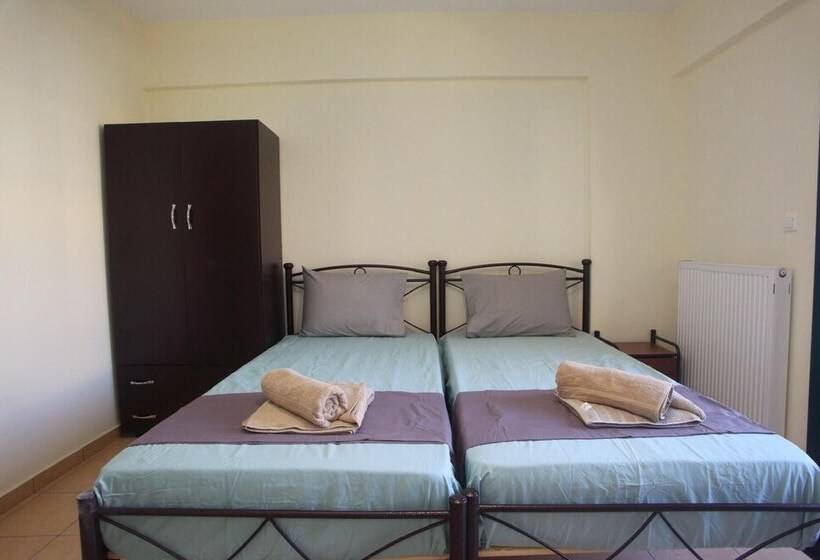 레지던스 Charming 4 Bed House In Nikiana