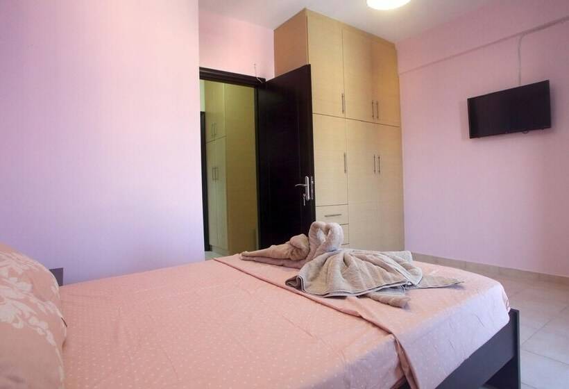 اقامتگاه Charming 4 Bed House In Nikiana