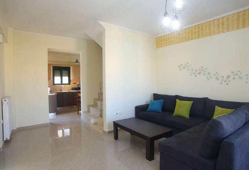 اقامتگاه Charming 4 Bed House In Nikiana