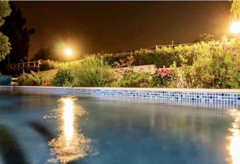 דירת נופש Fantastic House, Swimmingpool, Jacuzzi, Horses
