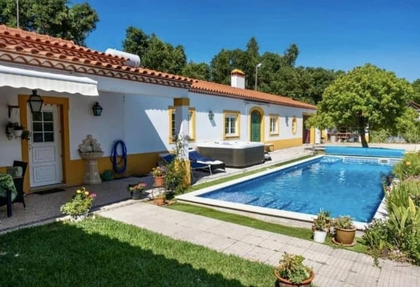 דירת נופש Fantastic House, Swimmingpool, Jacuzzi, Horses