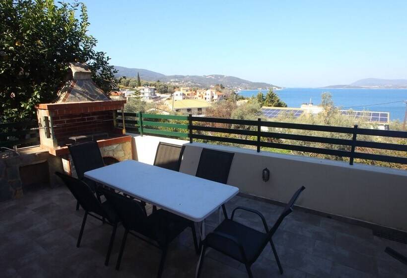 住所  Impeccable 4 Bed House In Nikiana