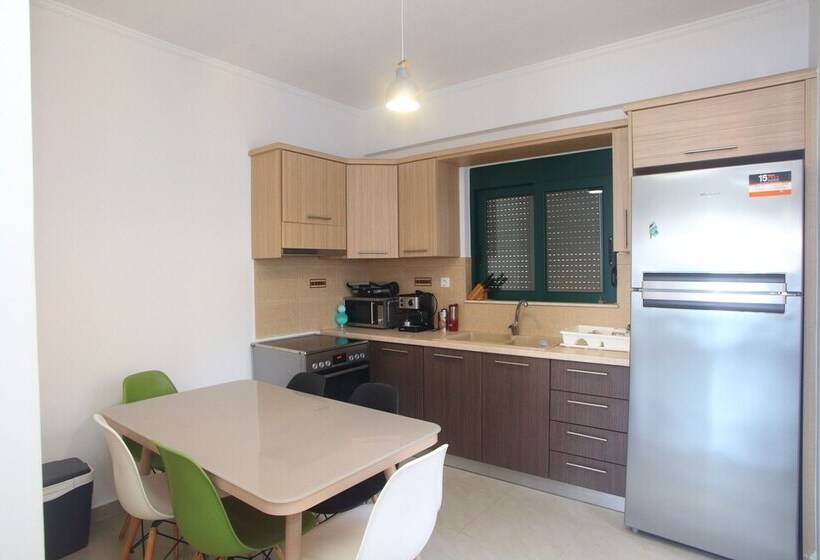 레지던스 Impeccable 4 Bed House In Nikiana