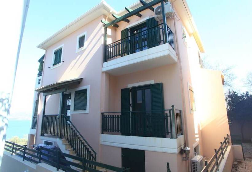 레지던스 Impeccable 4 Bed House In Nikiana