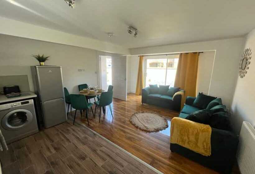 إقامة Remarkable 3 Bed House In Cambridge