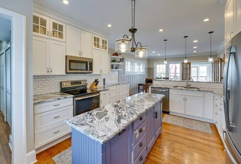 Riverfront St Clair Home Walk To Downtown!