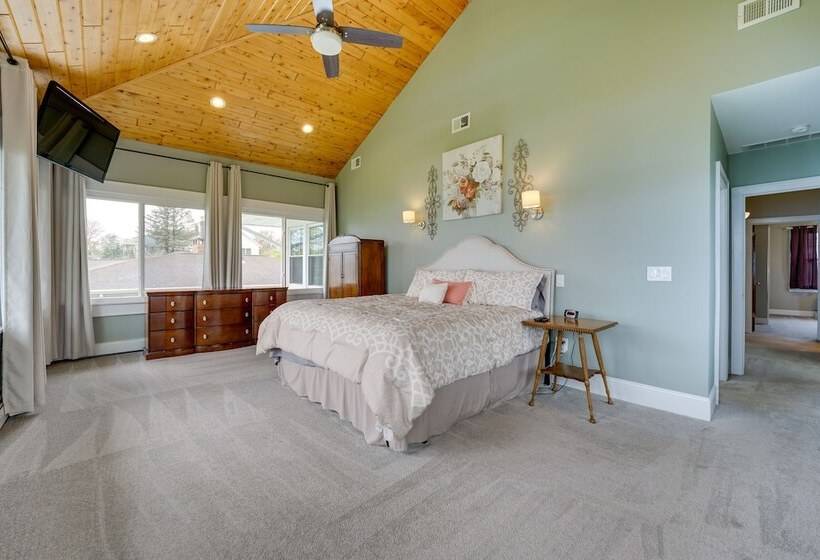 Riverfront St Clair Home Walk To Downtown!