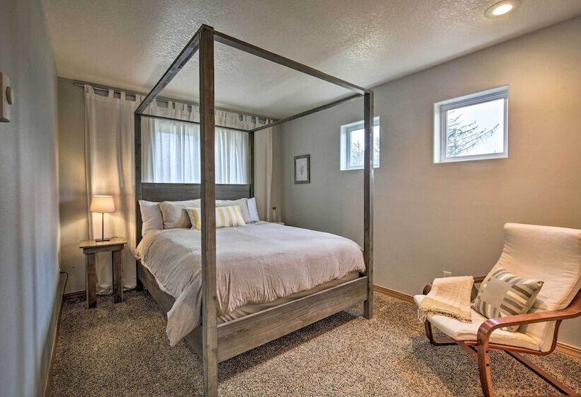 Rockaway Beach Home W/ Hot Tub: 4 Blocks To Beach!