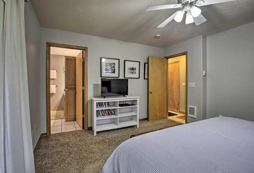 Rockaway Beach Home W/ Hot Tub: 4 Blocks To Beach!