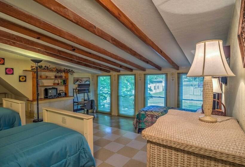 Russellville House W/ Garden   Walk To Main Street