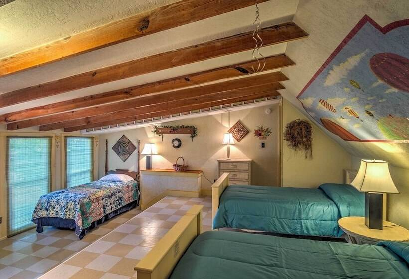 Russellville House W/ Garden   Walk To Main Street