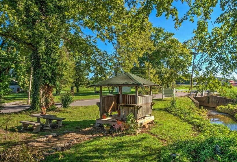 Russellville House W/ Garden   Walk To Main Street