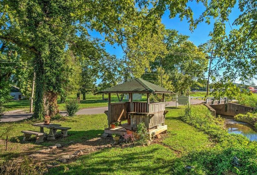 Russellville House W/ Garden   Walk To Main Street