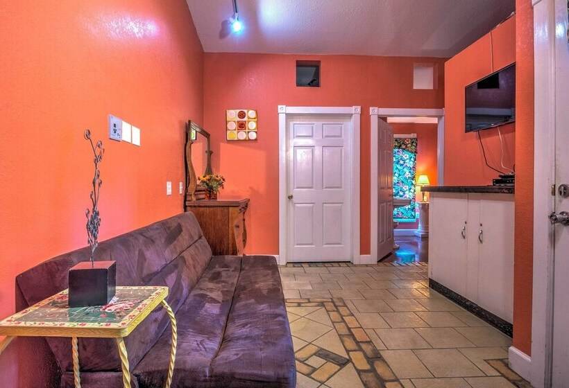 Russellville House W/ Garden   Walk To Main Street