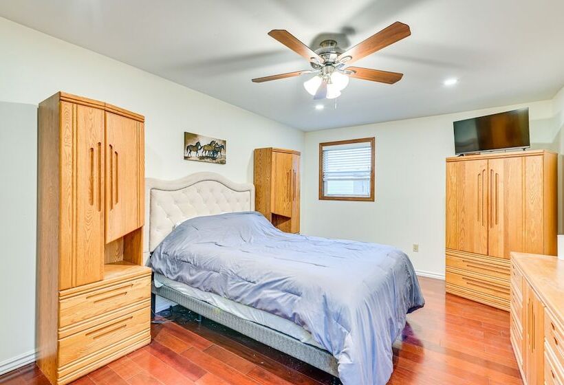 Saratoga Springs Home Near Skidmore College!