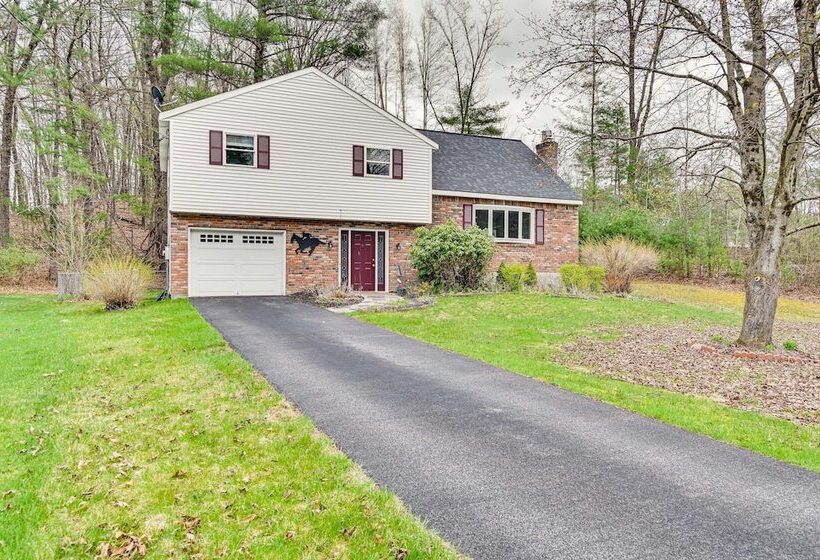 Saratoga Springs Home Near Skidmore College!