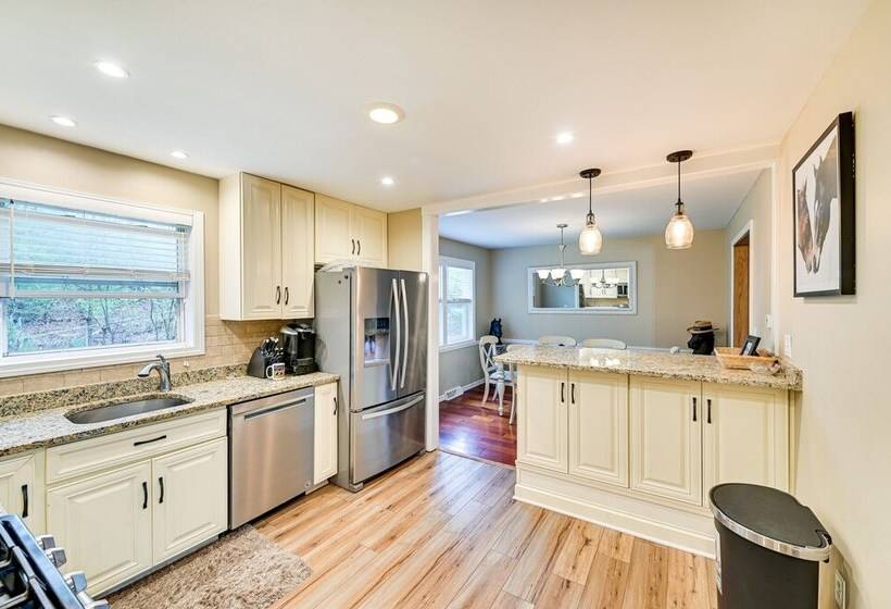 Saratoga Springs Home Near Skidmore College!