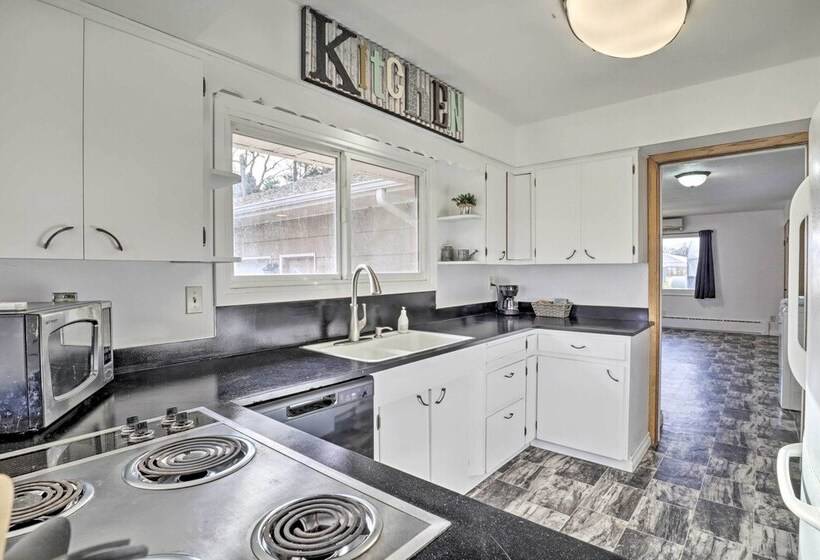 Secluded Albany Escape, Pet Friendly W/ Fee