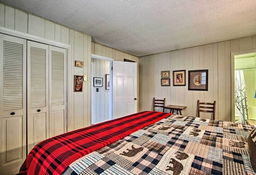 Quiet Cabin W/ Mountain Views ~ 3 Mi To Gatlinburg