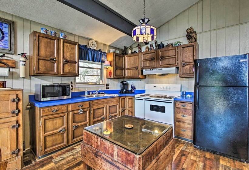 Quiet Cabin W/ Mountain Views ~ 3 Mi To Gatlinburg