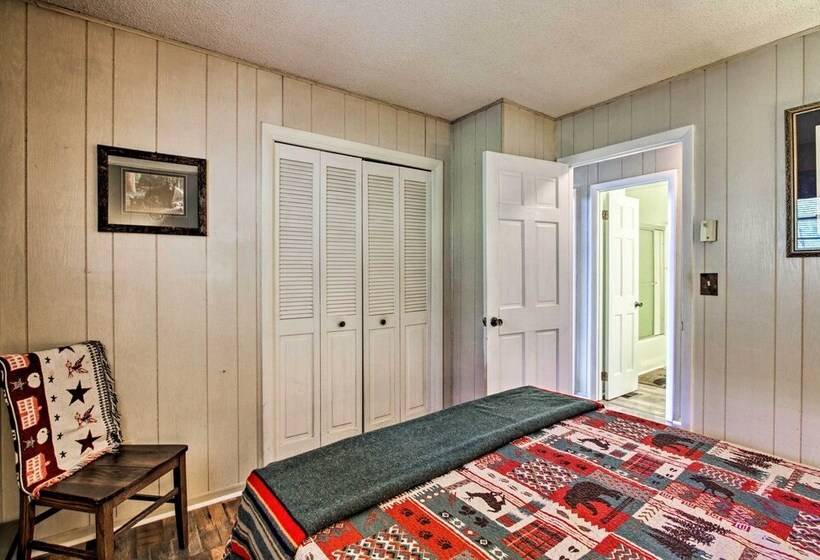 Quiet Cabin W/ Mountain Views ~ 3 Mi To Gatlinburg