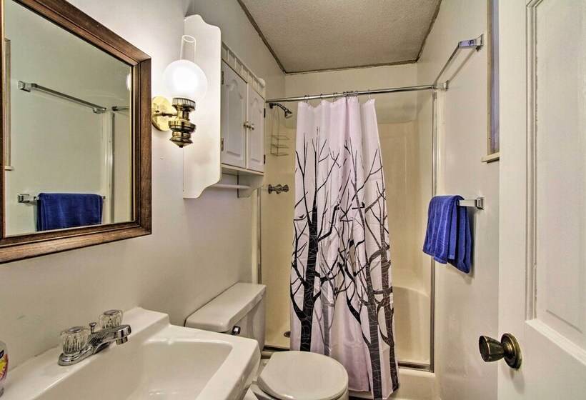 Quiet Cabin W/ Mountain Views ~ 3 Mi To Gatlinburg