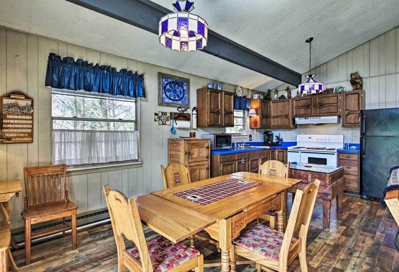 Quiet Cabin W/ Mountain Views ~ 3 Mi To Gatlinburg
