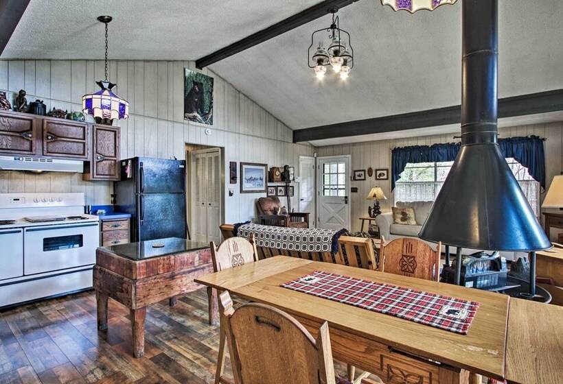 Quiet Cabin W/ Mountain Views ~ 3 Mi To Gatlinburg