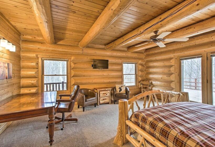 The Retreat  Secluded & Spacious Boyne City Lodge