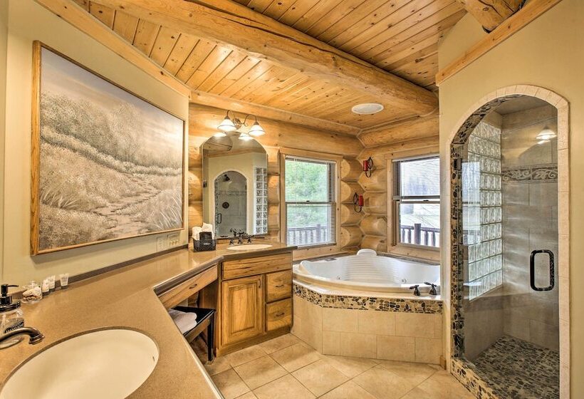 The Retreat  Secluded & Spacious Boyne City Lodge