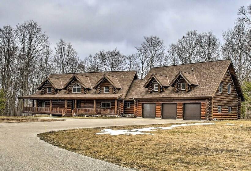 The Retreat  Secluded & Spacious Boyne City Lodge