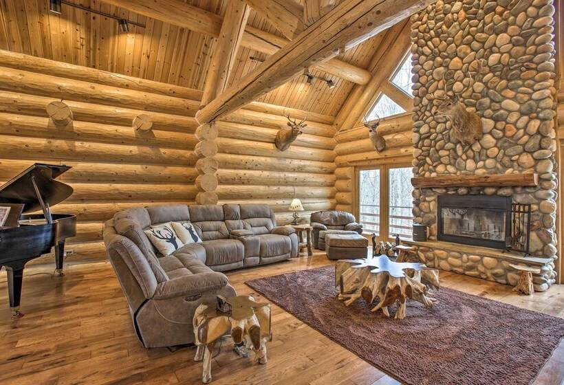 The Retreat  Secluded & Spacious Boyne City Lodge