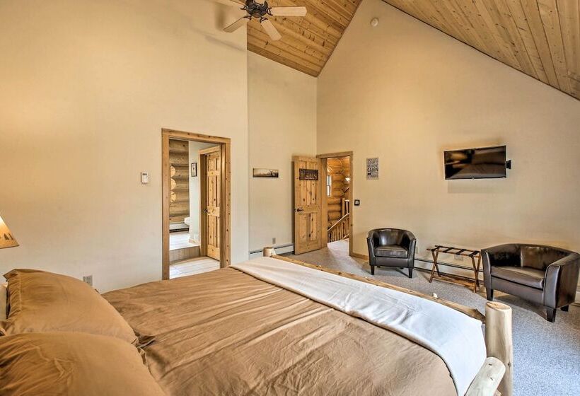 The Retreat  Secluded & Spacious Boyne City Lodge