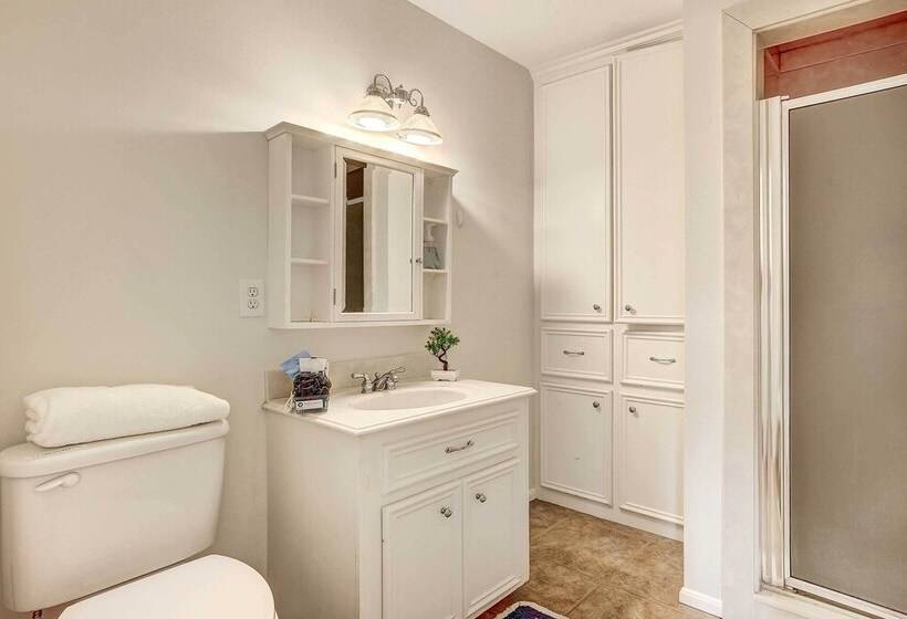 Secluded Magnolia Cottage With Pool!