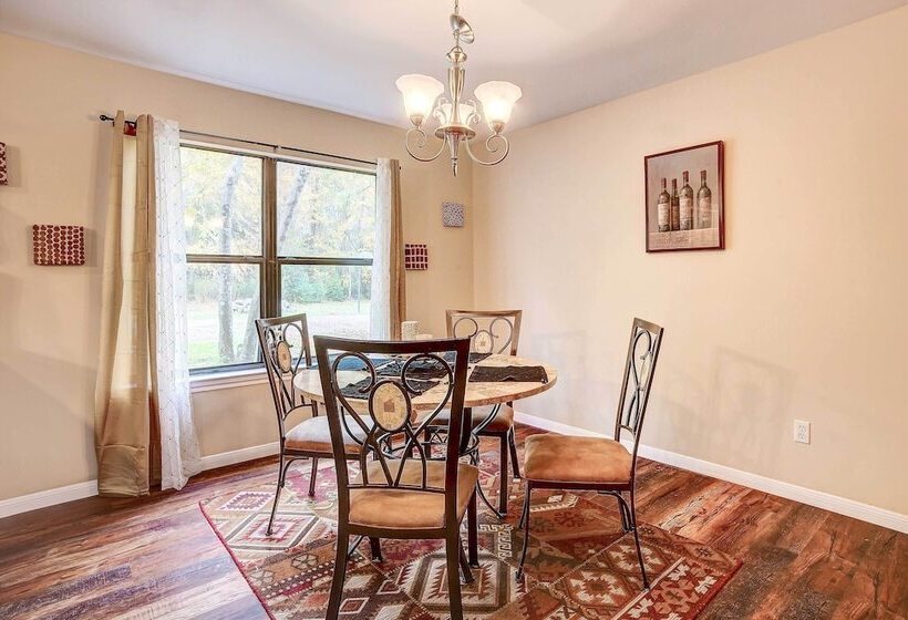 Secluded Magnolia Cottage With Pool!