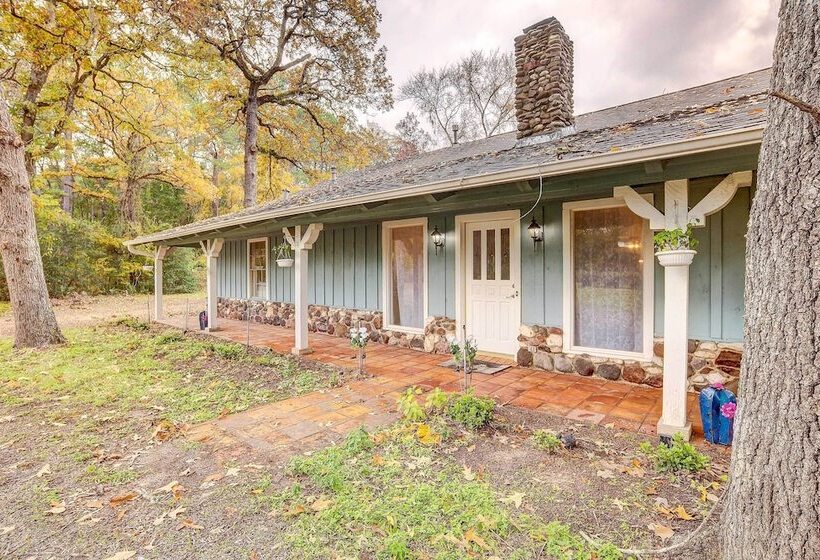 Secluded Magnolia Cottage With Pool!