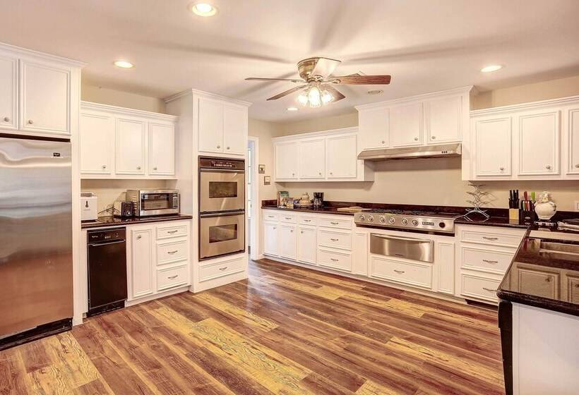 Secluded Magnolia Cottage With Pool!