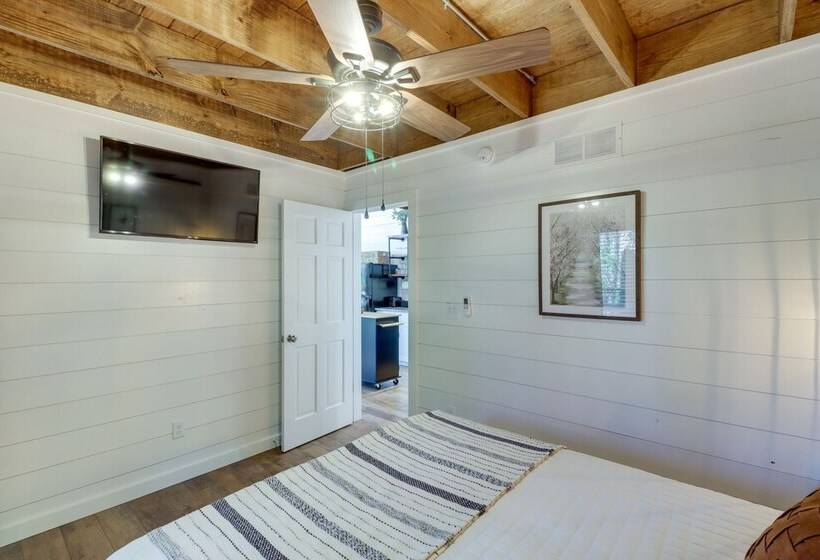 Shirley Treehouse Style Cabin W/ Lake Access!