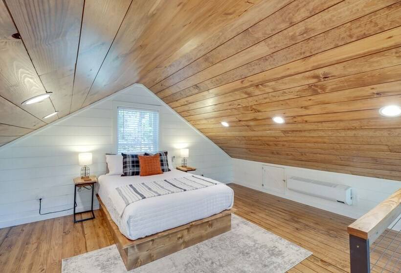 Shirley Treehouse Style Cabin W/ Lake Access!